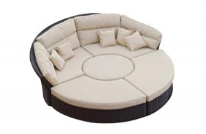 Outdoor wicker patio daybed