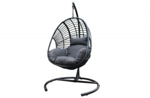 Outdoor patio swinging chair